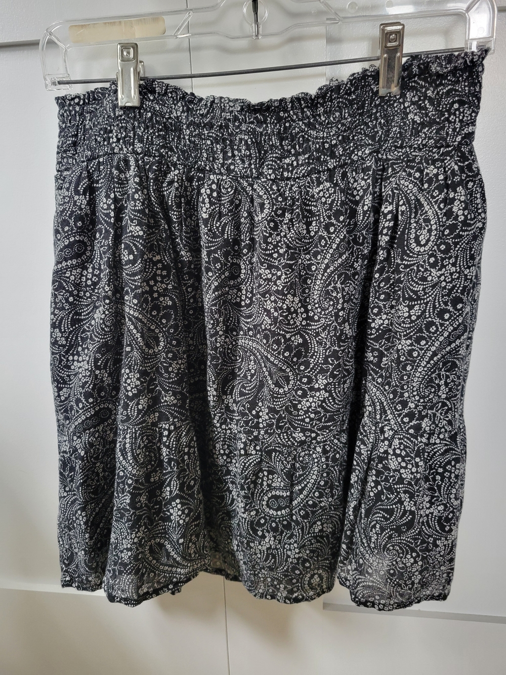Old Navy Black and White Paisley Smocked Waist A-Line Skirt